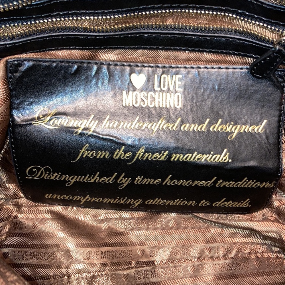 LOVE MOSCHINO AS IS hotel print red tote bag-inside ZIP pocket flawless interior - Picture 4 of 6